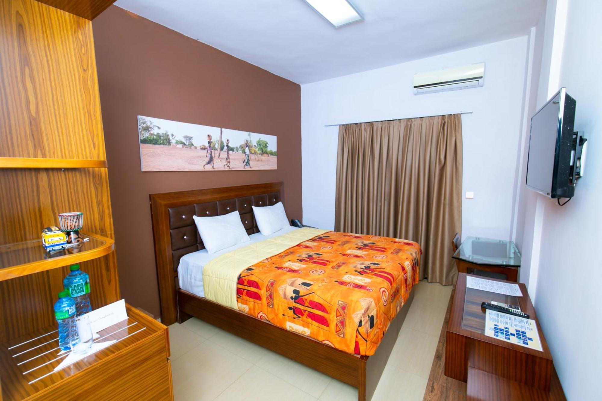 Wakola Hotel Cheikh Anta Diop Dakar Exterior photo